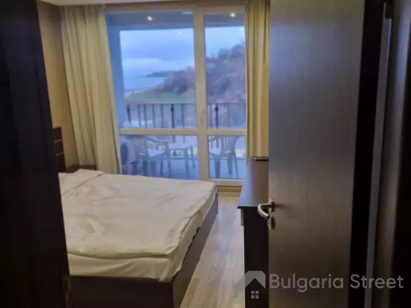 Панорамное окно в спальне