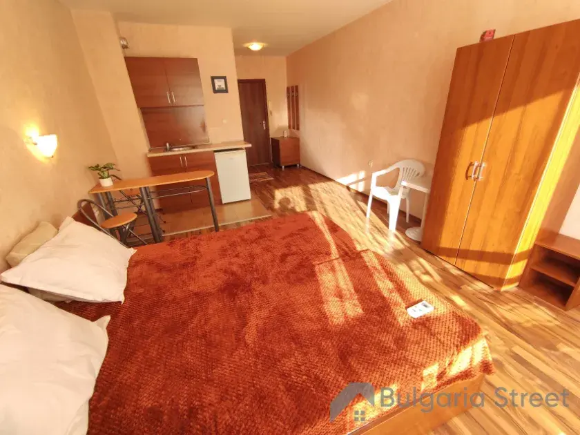 кровать, шкаф