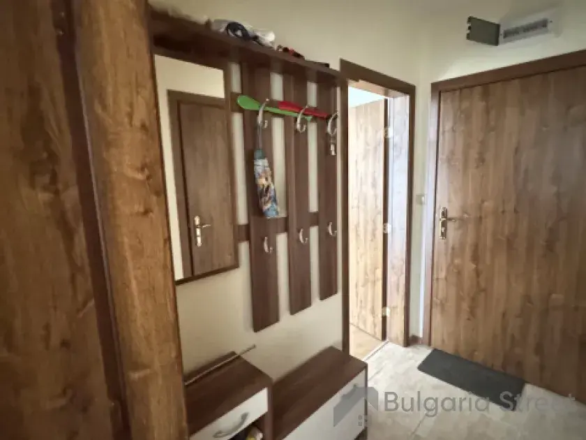 Вешалки в прихожей