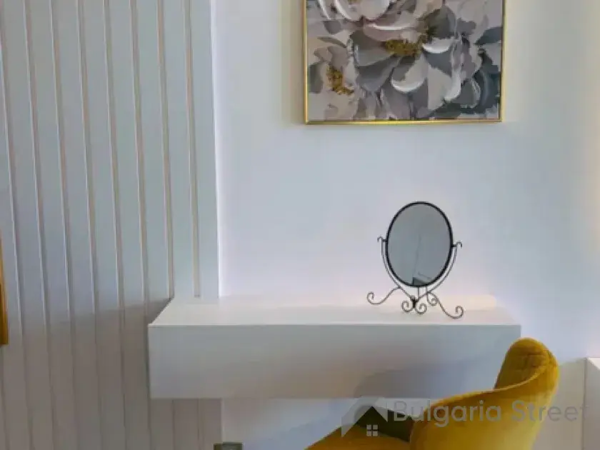 стул в комнате