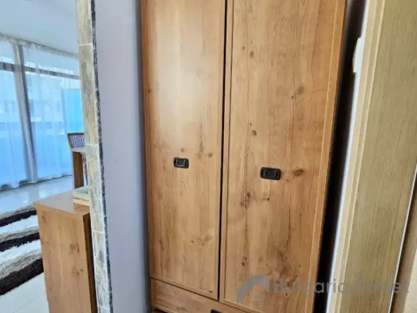 Шкаф в прихожей