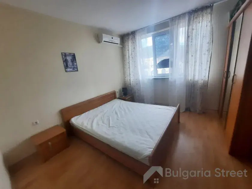 двухспальная кровать