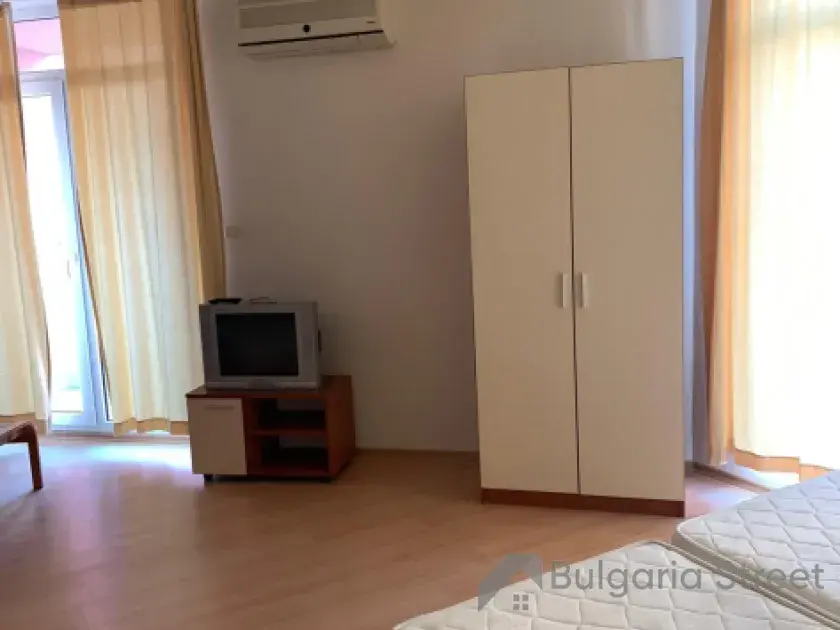 кровать, шкаф