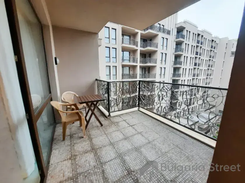 терраса, стол со стульями