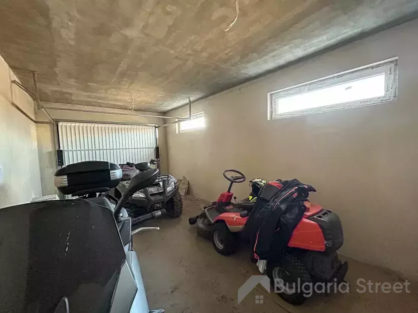 Оборудованные гараж