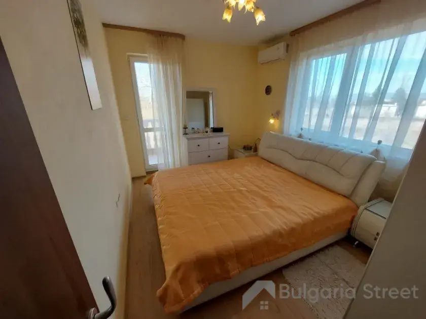 двухспальная кровать