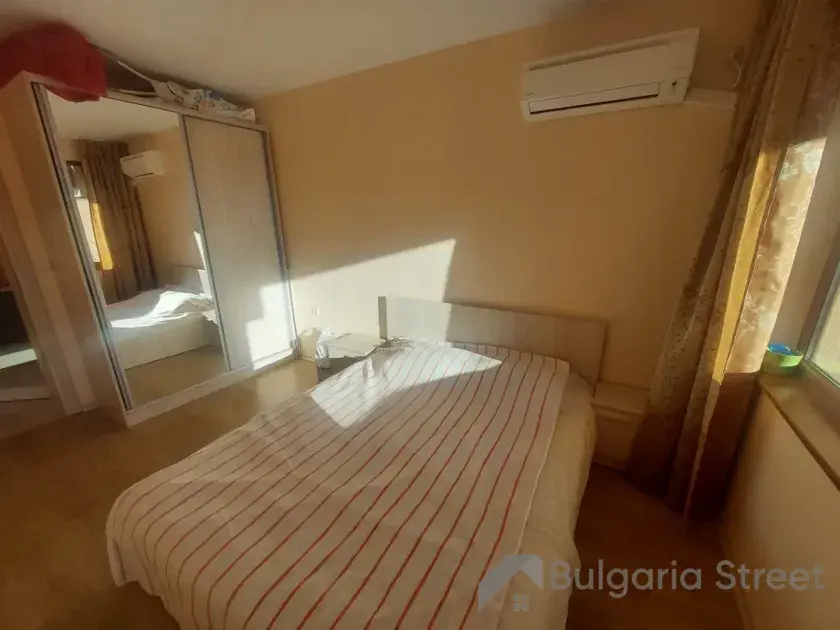 Гардероб и кровать