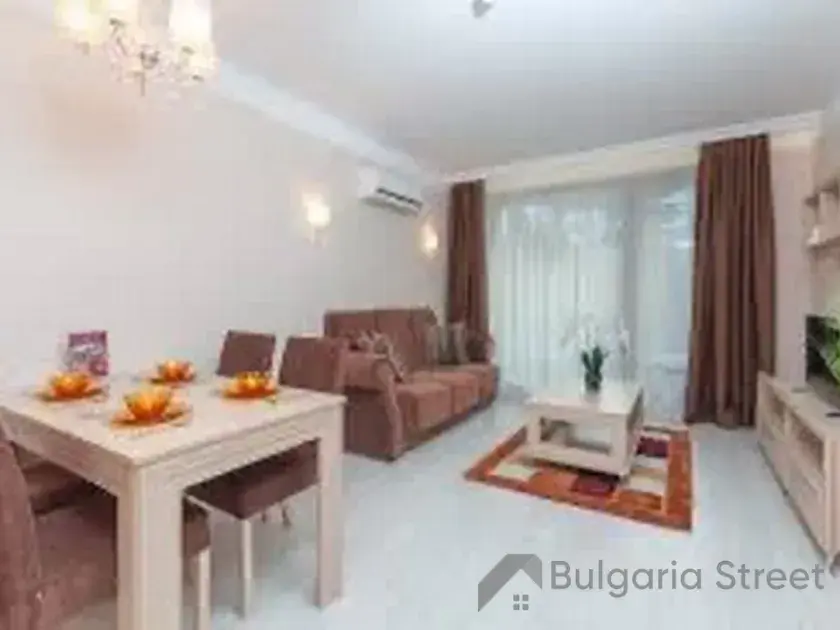 кухонный уголок, стол, диван