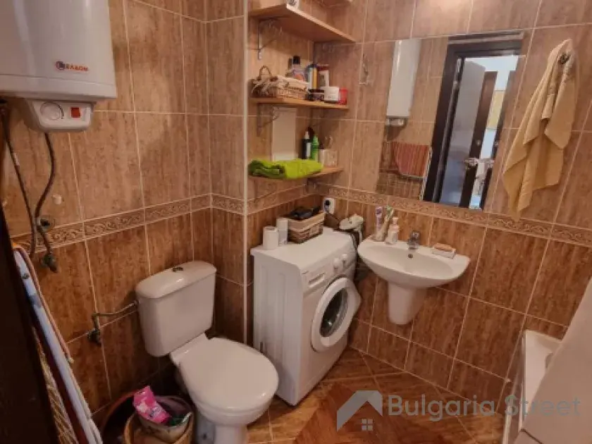 Стиральная машина в ванной комнате