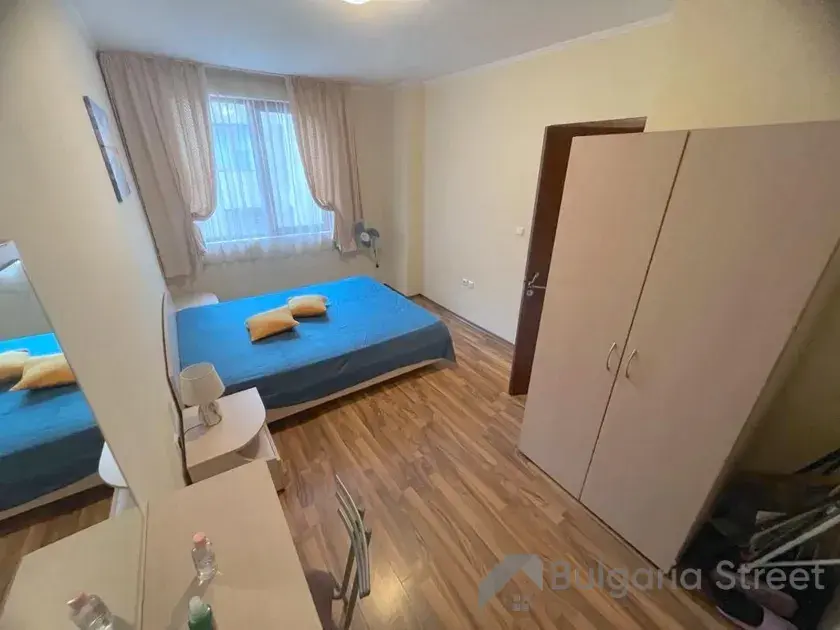 гардероб и двухспальная кровать