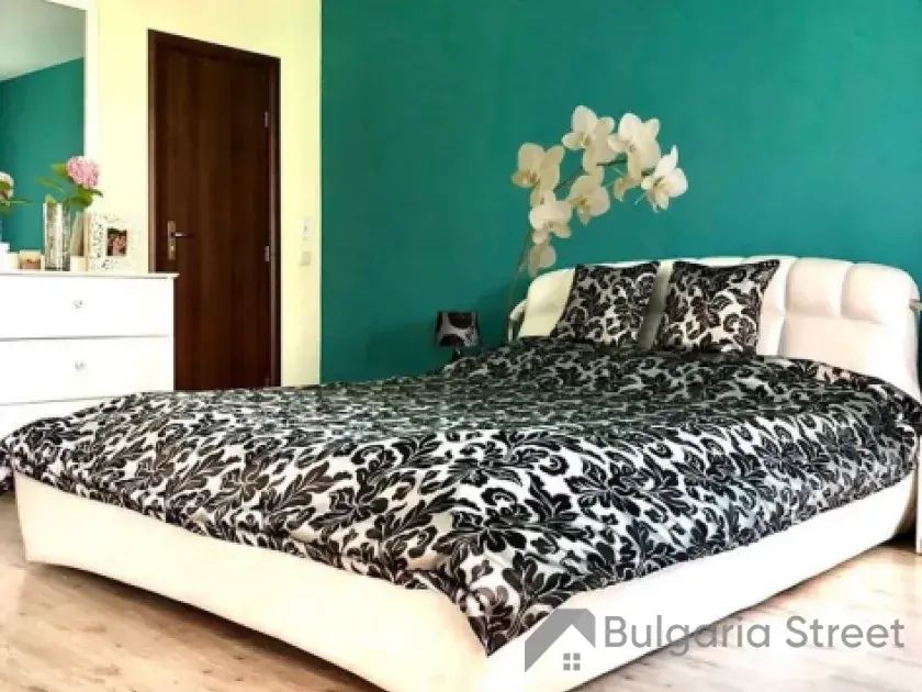 двухспальная кровать