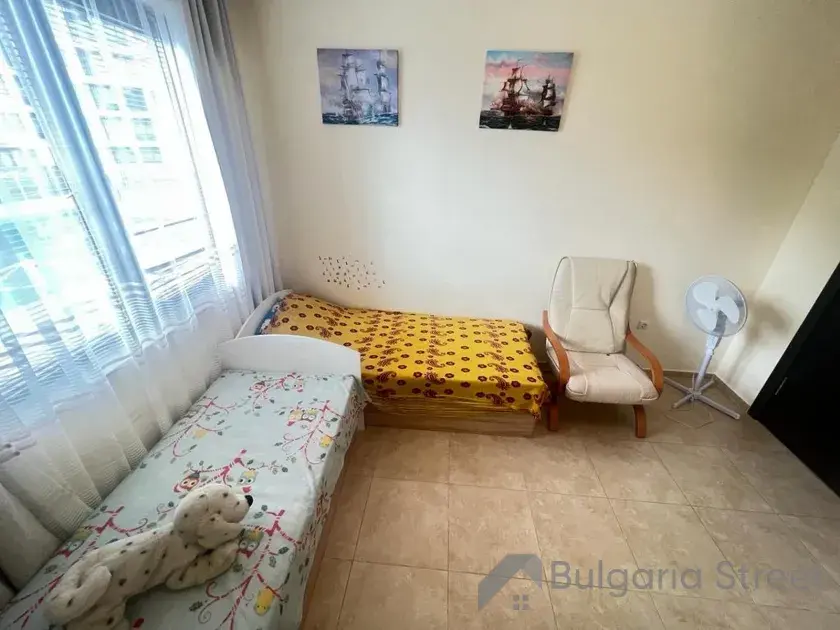 две односпальные кровати