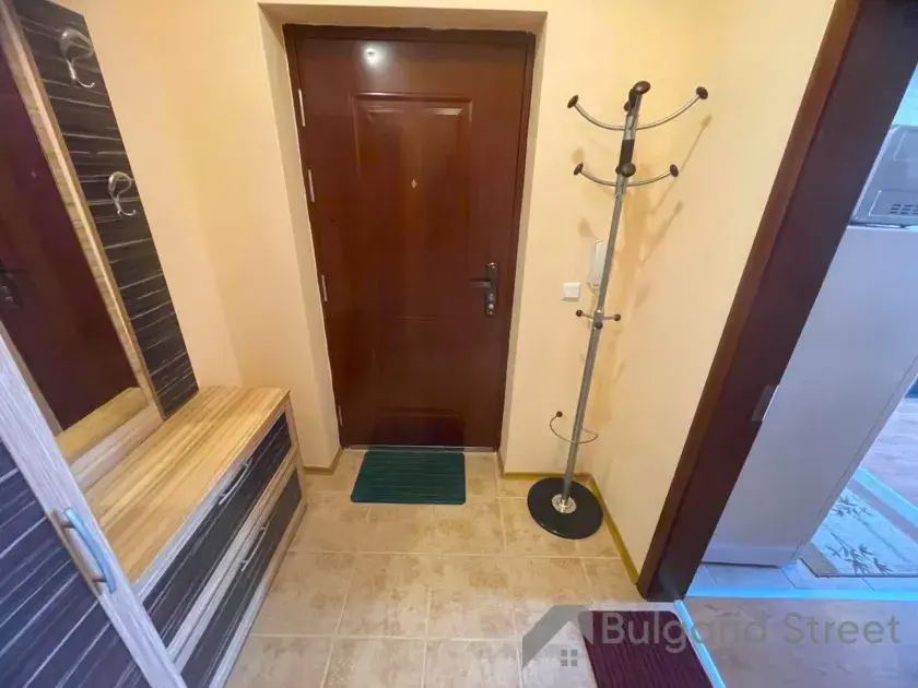 вешалка для мебели в прихожей
