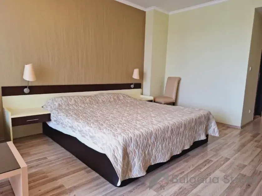 двухспальная кровать