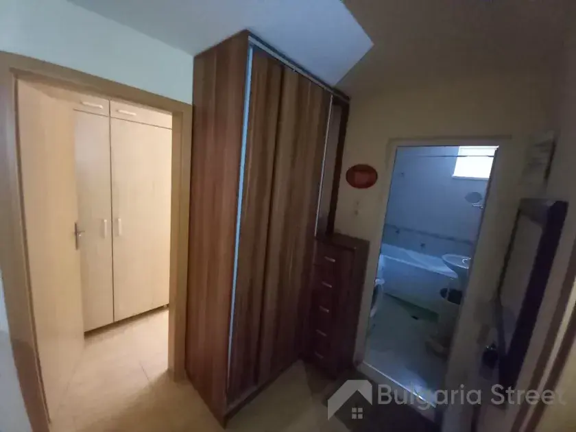 Гардероб в прихожей