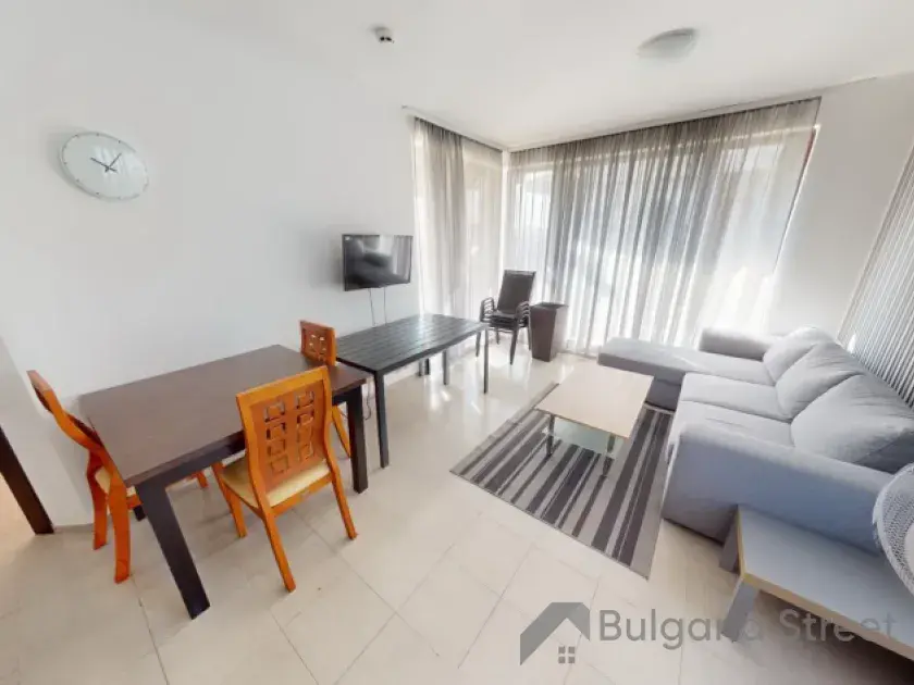 гостиная трехкомнатной квартиры в комплексе Bay View Villas