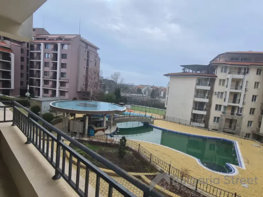 Вид на бассейн террасы