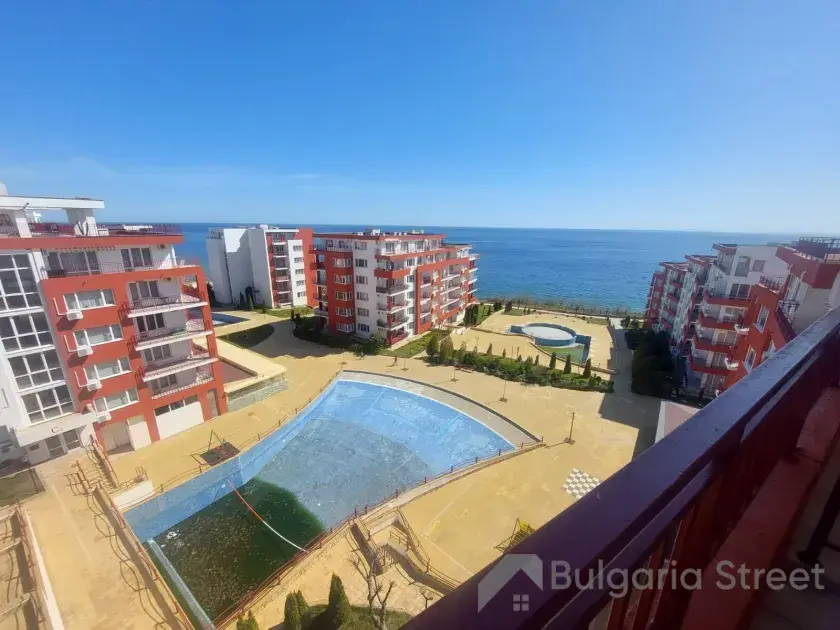 Вид на море из террасы квартиры в комплексе Panorama Fort
