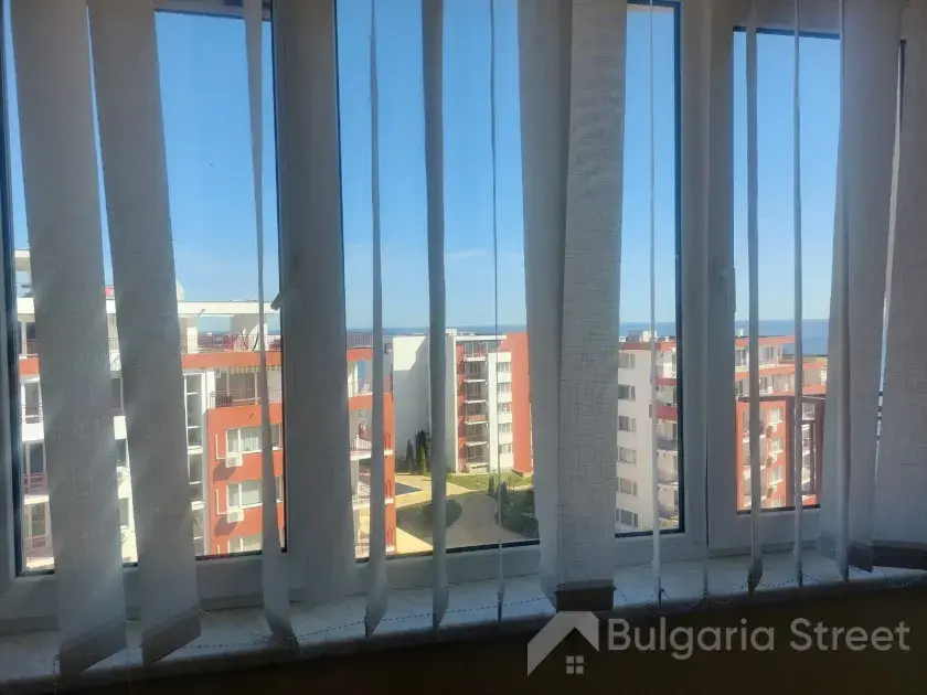 Окно в комнате
