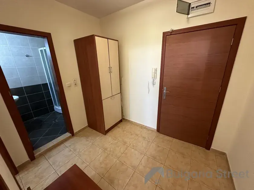 Шкаф в прихожей