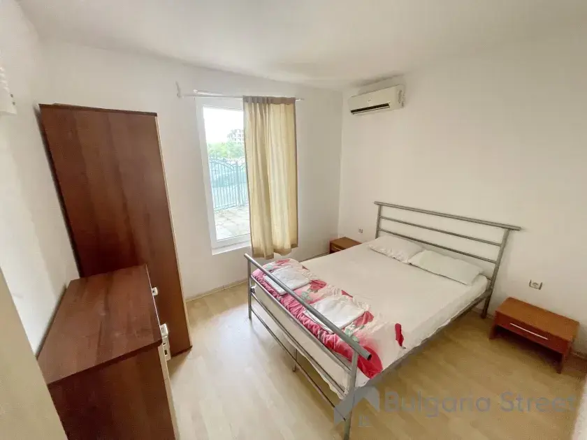 кровать и гардероб