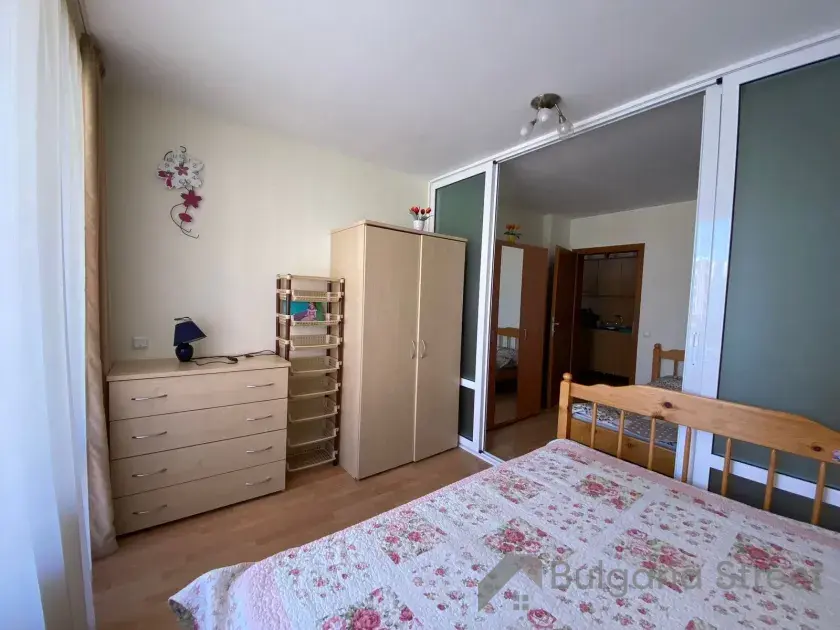 Меблированная спальня зонирование