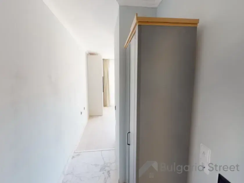Шкаф в прихожей