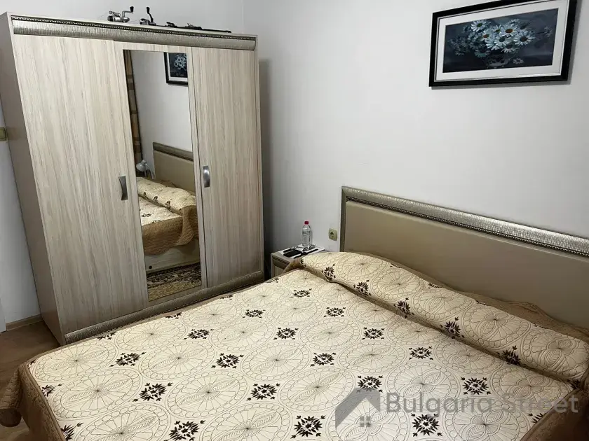 гардероб и кровать