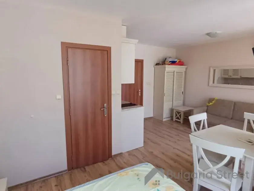 Обеденный стол