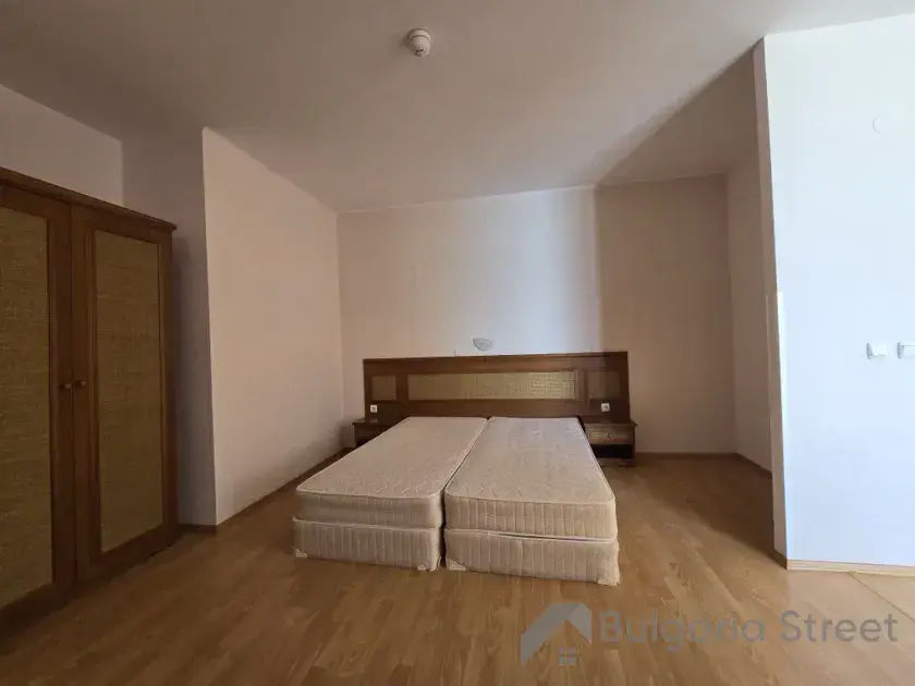 Двухспальная кровать