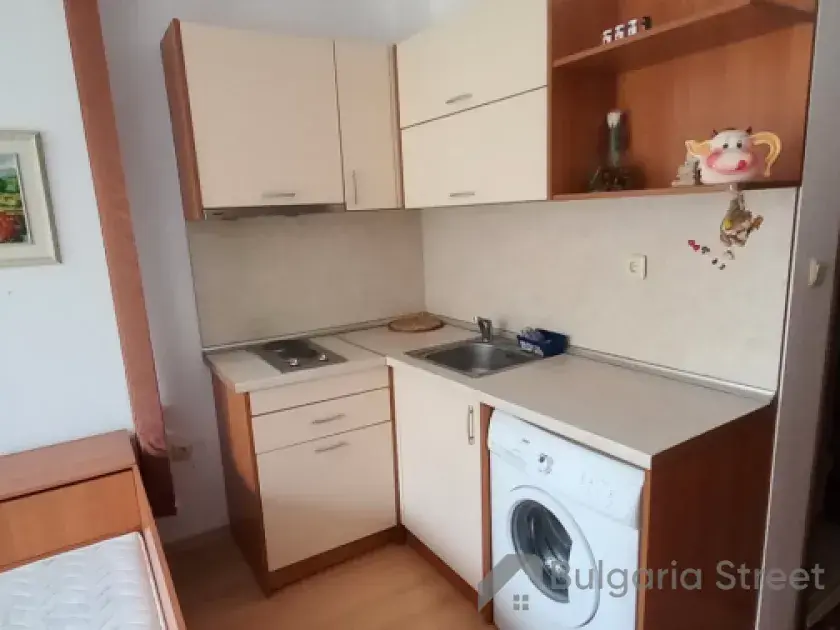Кухонный гарнитур и стиральная машина