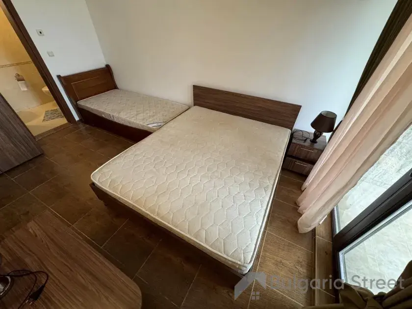 2 кровати в спальне