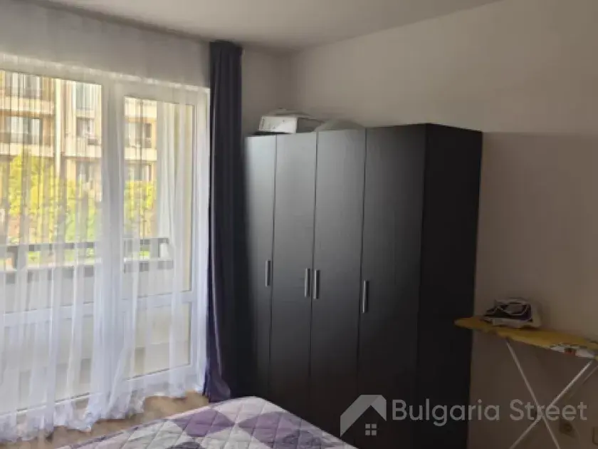 Гардероб и кровать