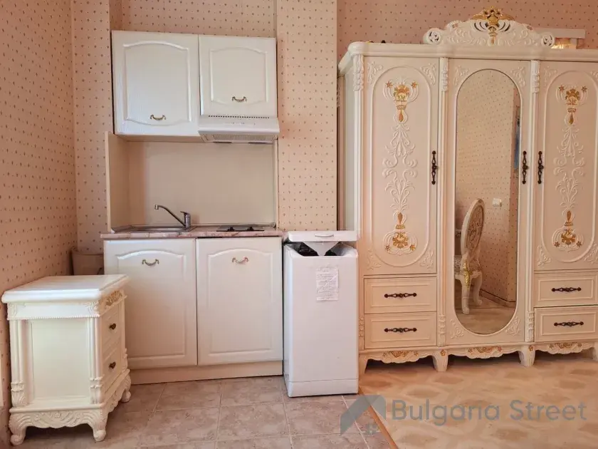 Гардероб и кухонная ниша