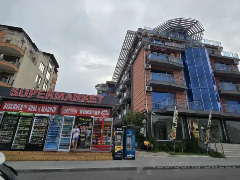супермаркет на территории комплекса