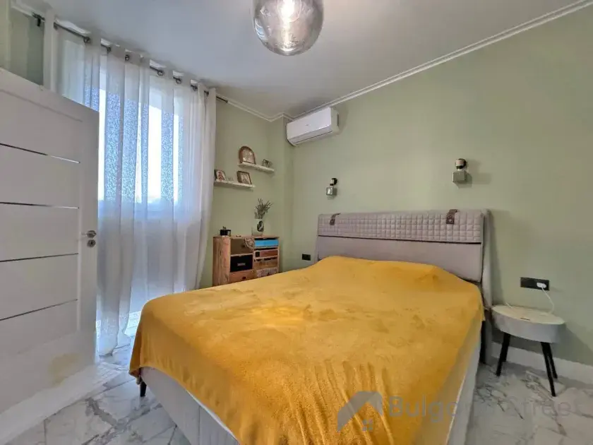 двухспальная кровать