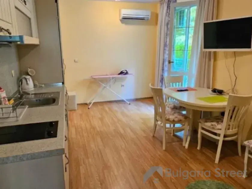 Телевизор на стене