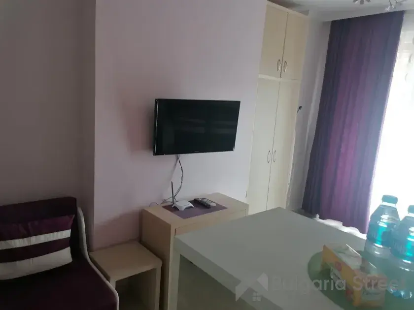 телевизор в комнате
