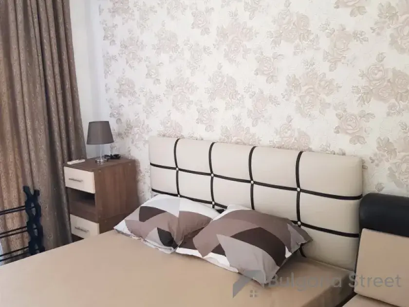 двухспальная кровать