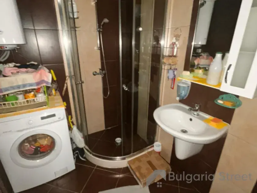ванная комната с туалетом