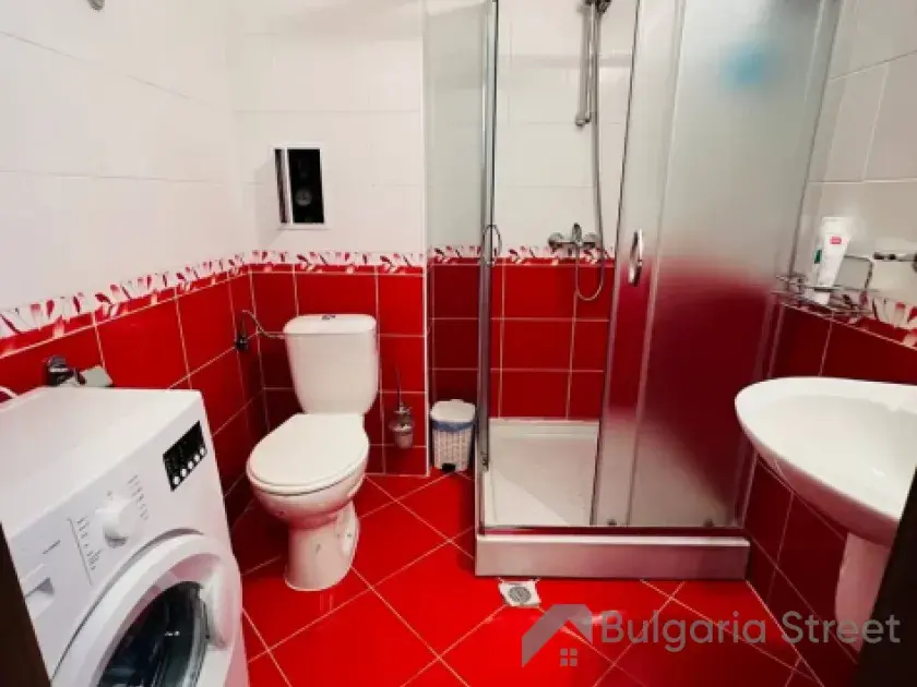 ванная комнаыта и душевая кабина