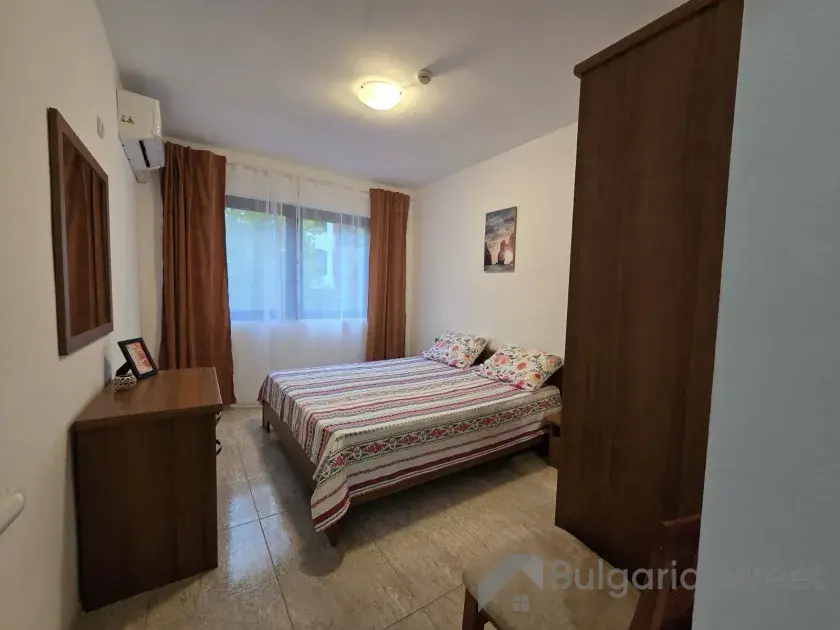 кровать шкаф в спальне