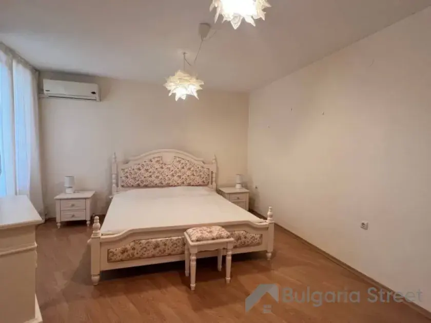 двухспальная кровать