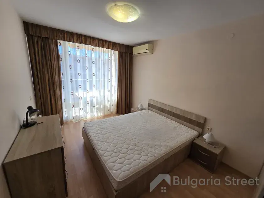 Двуспальная кровать