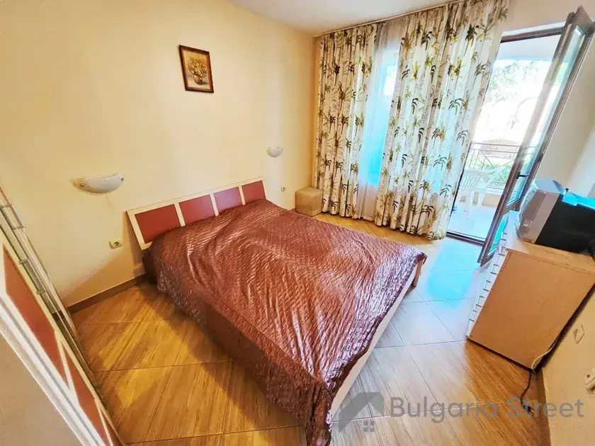 Двуспальная кровать