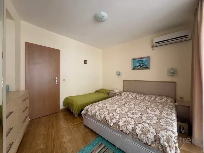 двухспальная кровать