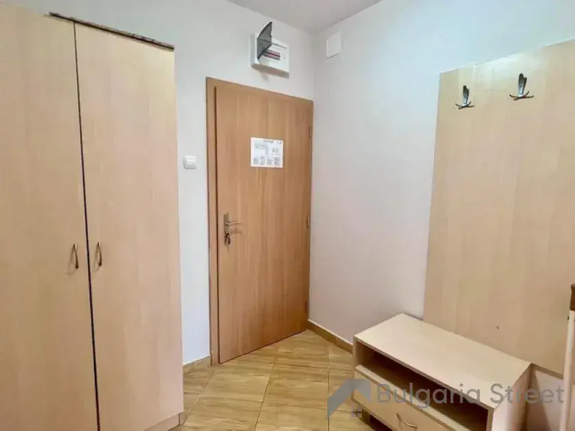 Вешалки прихожей