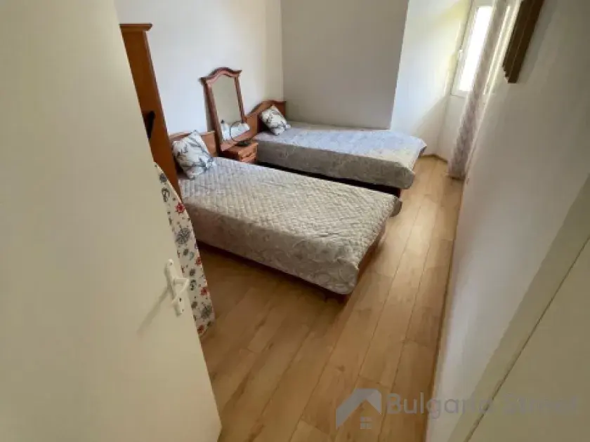 две кровати