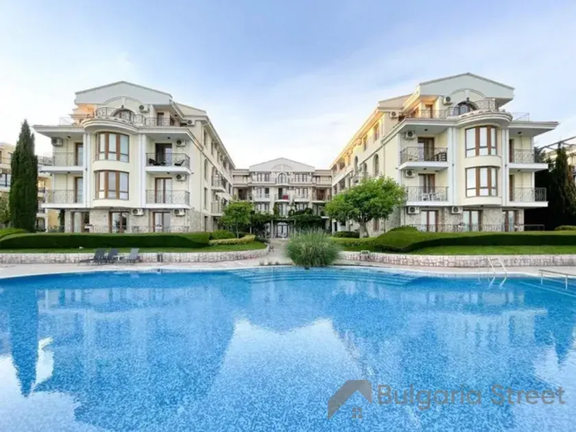 территория комплекса Royal Bay