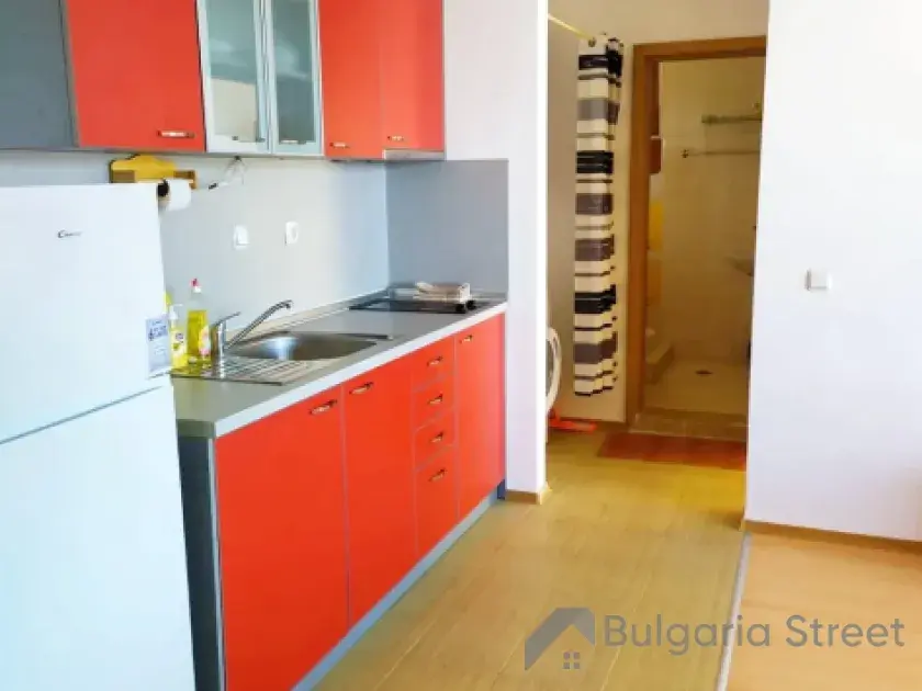 кухня красного цвета